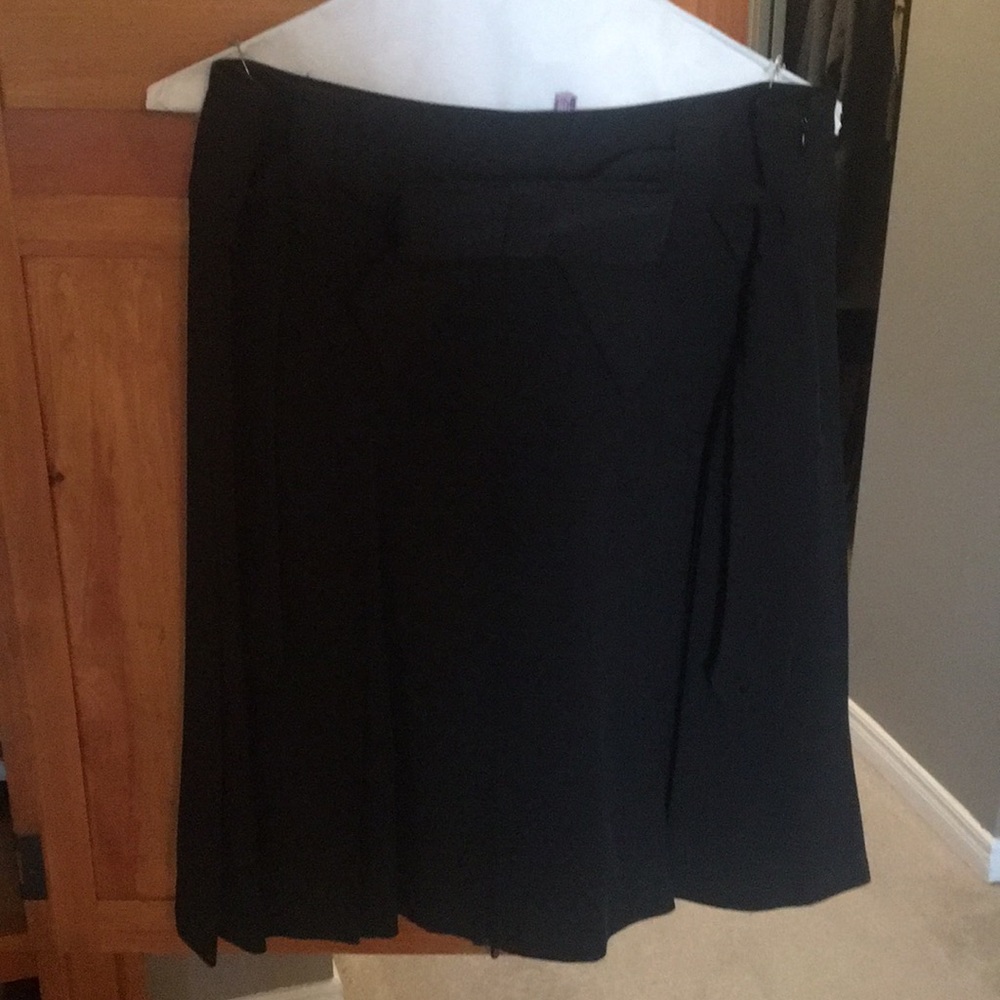 Skit size 40/10 tristen America black knee length